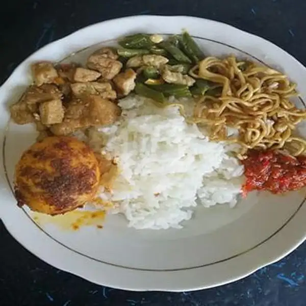 Paket Nasi Campur Ayam Balado + Ikan Laut Asam Manis + Es Teh + Tahu Cak Pur | Warung Nasi Campur Jawa Muslim Cak Pur, Denpasar