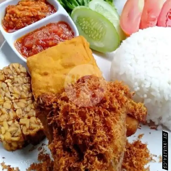 Paket Nasi Ayam Serundeng Lengkap | Ayam Goreng Special & Asinan Gang Menur, Bintara 6