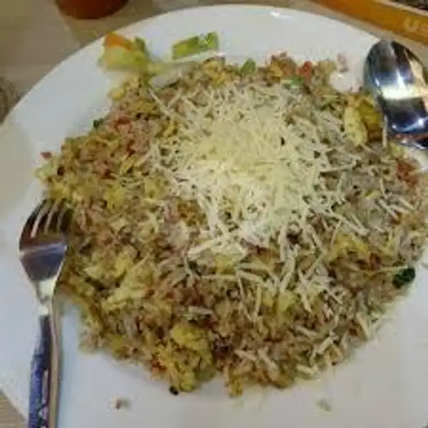 Nasi Goreng Keju + Sosis Goreng 2 + Krupuk | Ayam Geprek Farish, Tlogosari Kulon