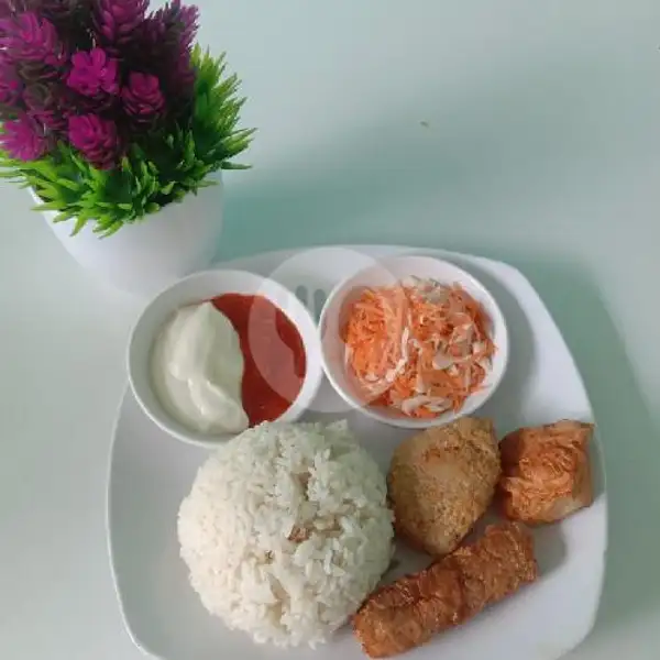 Paket Bento 7 (Nasi + Salad + Kanirol + Shrimproll + Ekado) | Baso Aci,Pempek & Dimsum