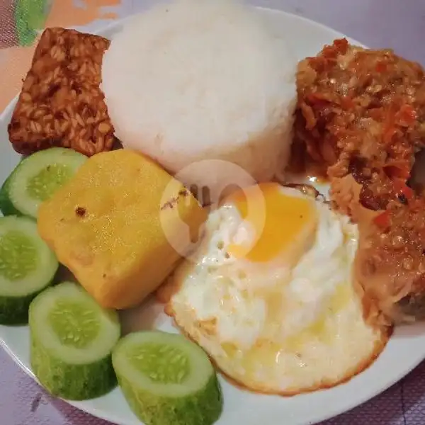 Nasi Ayam Geprek Paket Kenyang | Kupat Tahu Baraya & Ayam Serundeng/Geprek Khas Singaparna, Pagarsih