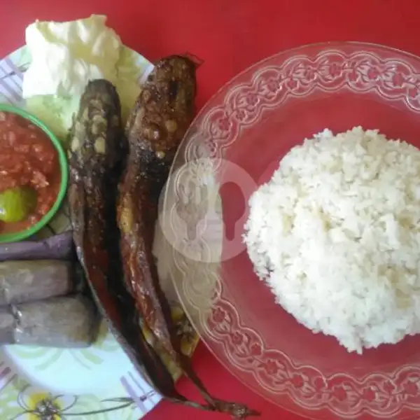 Lalapan Lele Goreng+nasi Putih | Warung Hendro Suroboyo, Pura Banyu Kuning