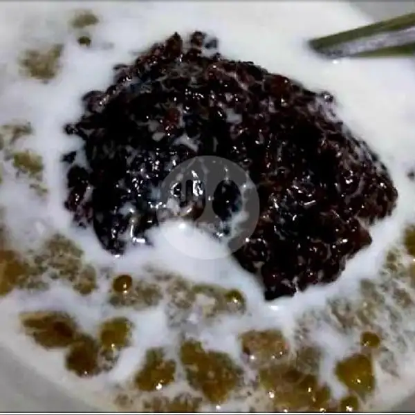 Bubur Kacang Ijo + Ketan Hitam + Susu | Warkop Mba'Bro, Cempaka Putih