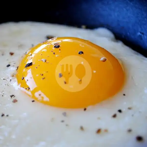 telur mata sapi setengah matang / half fried egg | Niu Mani Cafe [Mie Setan, Ayam Geprek Mozzarella, Fire Chicken, Salted Egg]