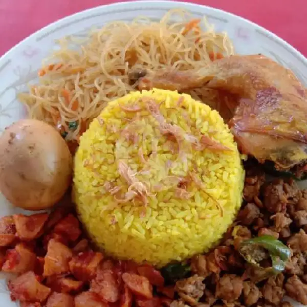 Nasi Kuning Kuah Kari Ayam Goreng Telor Bulat | Nasi Lemak 88 Dago, Cisitu Indah