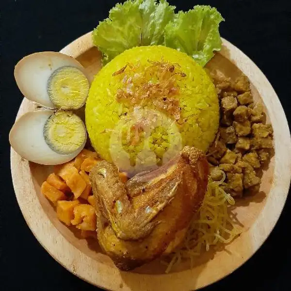 Naskun Kuah Kari Telor Bulat + Ayam Goreng | Nasi Kuning Kuah RHM, Cisitu Indah