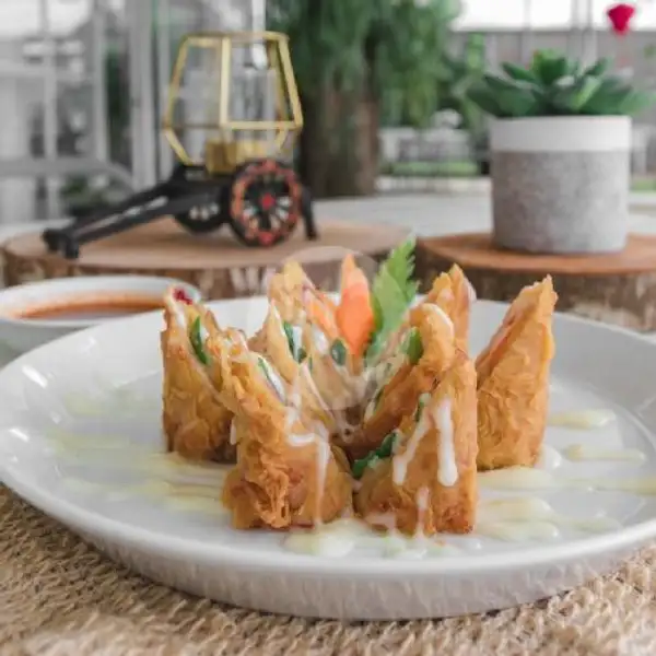 Ayam Gulung Saus Mayo (Medium) | Royal Dynasty Restaurant