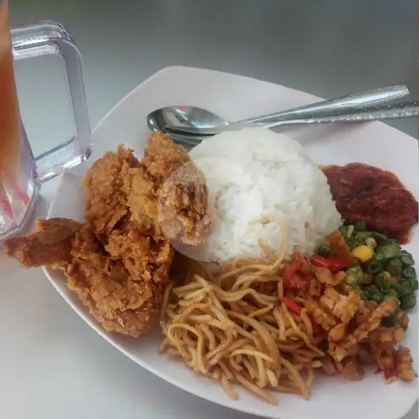 Nasi Campur + Ayam Cryspy Gratis Es Teh | Ayam Geprek Moza - Moza, Samarinda Ulu