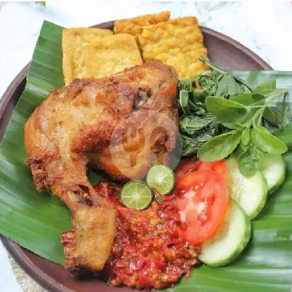 Sambelan ayam tanpa nasi | Penyetan Mbak Sus Warung Lesehan, Wonocolo
