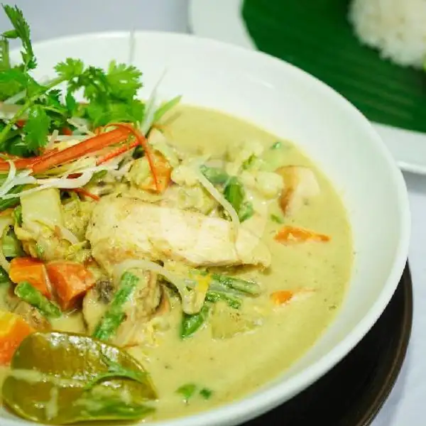 Green Thai Curry Chicken (With Rice) | Esquina Bali, Jl. Beraban