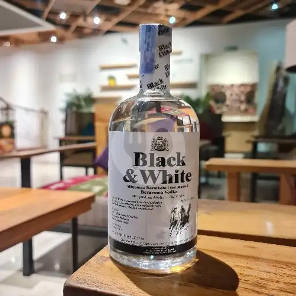 Vodka - Black And White - 500 Ml | Beer Terrace Cafe & Soju, Bir Pasirkaliki