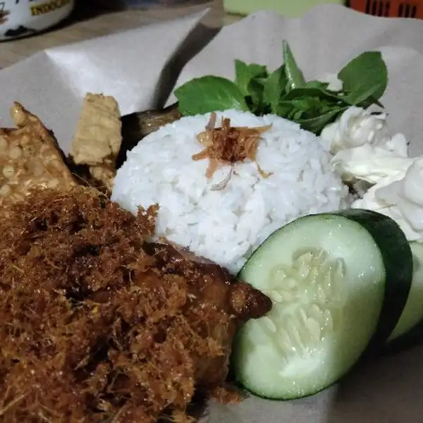 Ayam Goreng Laos Lalapn ( Tanpa Nasi) | Naufalita Resto & Cake, Jekan Raya