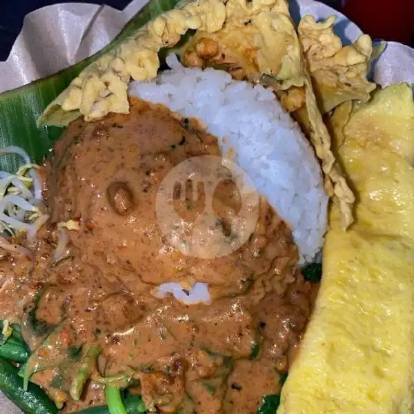 Nasi Pecel + Ayam | Nasi Goreng, Lalapan, Nasi Pecel, Indomie, Sate Usus Warung Ngalong, Mulawarman