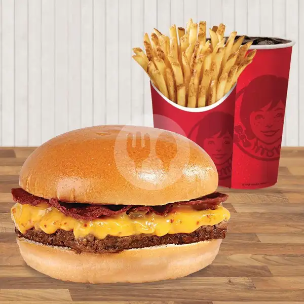 Combo Spicy Cheese Beefanator With Medium Fries & Wendy's Drink | Wendy's DP Mall Semarang