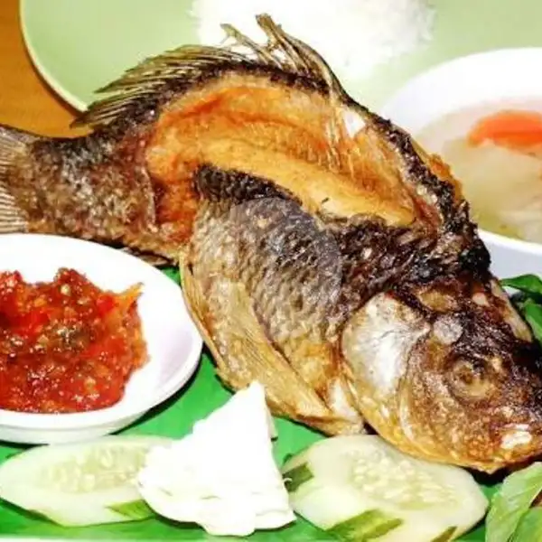 Lalapan Ikan Mas | Warung Mbak Yuni, Pramuka