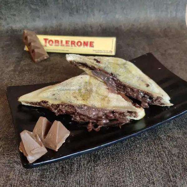 Roti Panggang Toblerone Keju Toast | Eagles Cafe, Palmerah