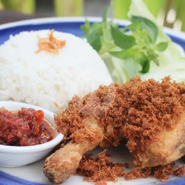 Ayam Goreng Lengkuas + Iced Blackcurrant | Ayam Plecing Kampung, Denpasar