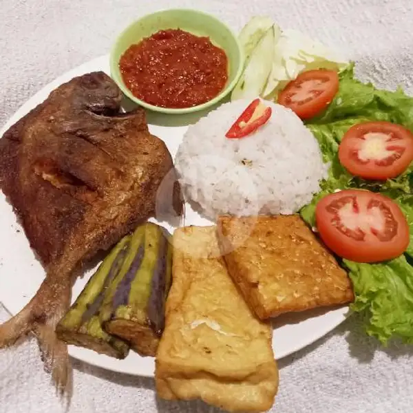 Nasi Sambelan Ikan Dorang Ukuran Sedang | Sambelan Bu Siti, Kebraon 2 Gg tomat no 24,Kel.kebraon,kec.karang Pilang