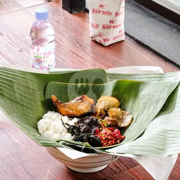 Nasi Bungkus + Ikan Kakap Goreng+ Air Mineral | Restoran Garuda, Palang Merah