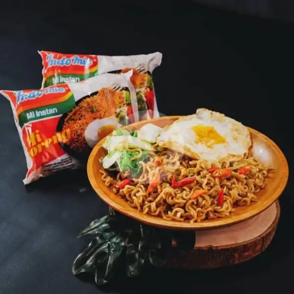 Indomie Goreng Free Telur dan Bakso | Kinay's Kitchen, Pondok Aren