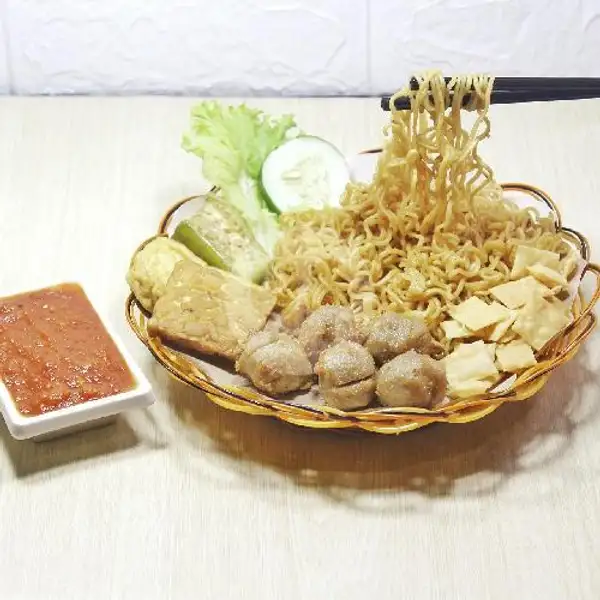 Indomie Bakwan Penyet | Resto Mau? (Ayam Geprek, Indomie, Paru, Pisang Keju), Gubeng