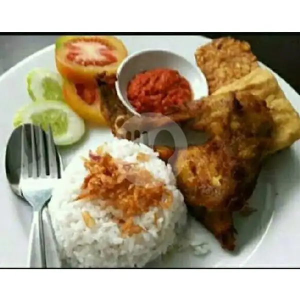 Ayam Goreng + Nasi + Tahu/Tempe | Pecel Lele Suramadu, Pintu Air 2