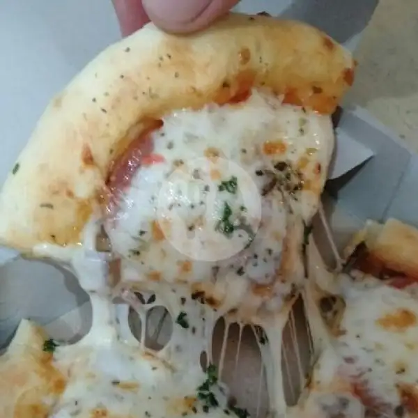 Extra Keju Atas (medium), Untuk Pizza Ukuran Medium. | Pizza Dezzo, Giwangan