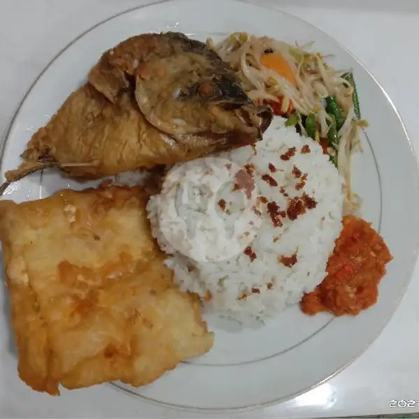 Nasi Ikan Gurame+Tumis Toge+Tempe tepung+Sambel | WARTEG PUTRA BAHARI BONJER