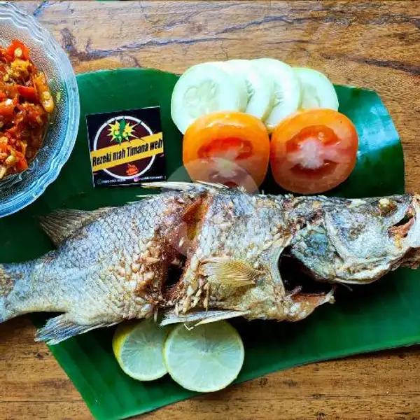 Paket Nasi Kakap Merah Goreng Ukuran Sedang | Cumi dan Ikan Bakar Rezekimah Timana Weh, Cigadung