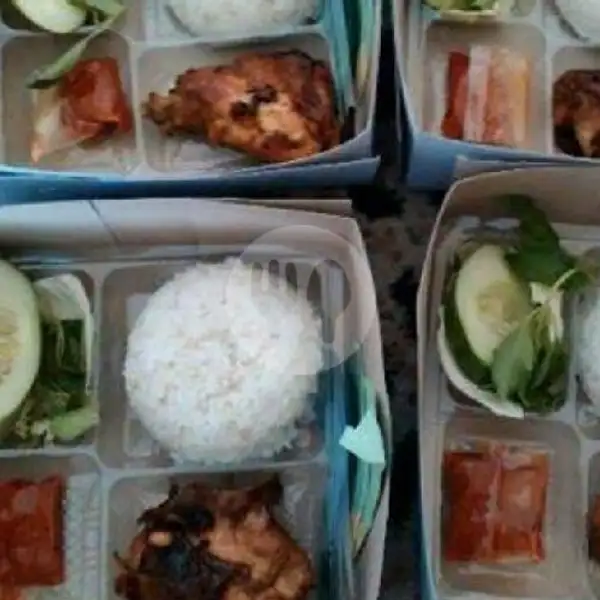 Paket Berbagi 20 Bungkus (nasi+ayam+sayur+krupuk+sambal) | Warteg Putri Bahari, Puri Indah