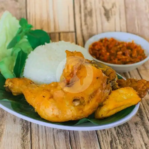 Paket Nasi Ayam Goreng | Sego Babat Sambal Mentah Pedas dan Lalapan Algojo Khas Surabaya, Tukad Badung
