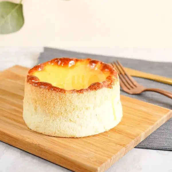 Volcano Cheese Cake | Yuzuki Tea & Bakery Majapahit - Cheese Tea, Fruit Tea, Bubble Milk Tea and Bread