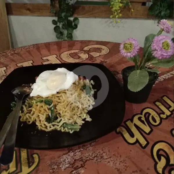 Indomie Goreng Telur Double | Vinz Cafe, Kemayoran