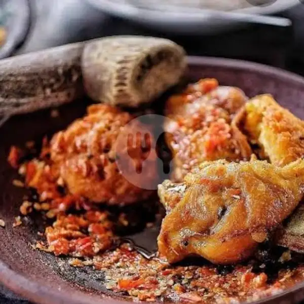 Nasi Ayam Pentol Penyet Sambal Kecap+Air Mineral | Penyetan Jontor, Driyorejo
