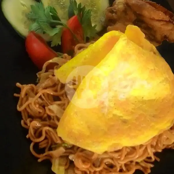 Mie Goreng Ayam + Telur | Lalapan Makrul, Senggigi