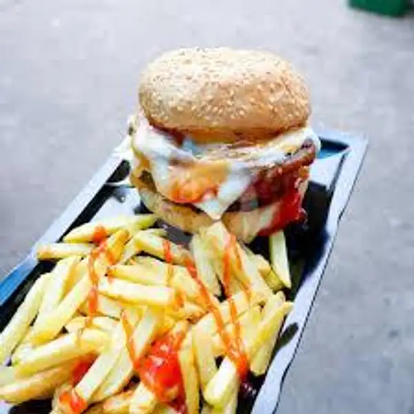 Cheese Burger + French Fries | Foodpedia Sentul Bell's Place, Babakan Madang
