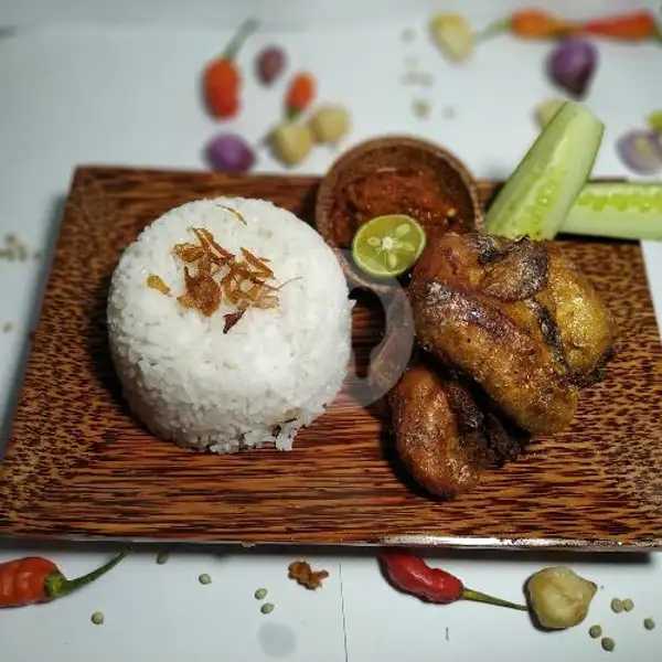 Ayam Goreng Dengan Nasi | Special Ayam Bakar Sambel Mekeplug, Buana Kubu