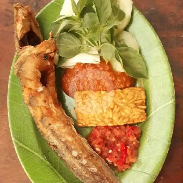 Lele Goreng Lalapan | Ayam Bakar Kobong Banyuwangi,Ubud