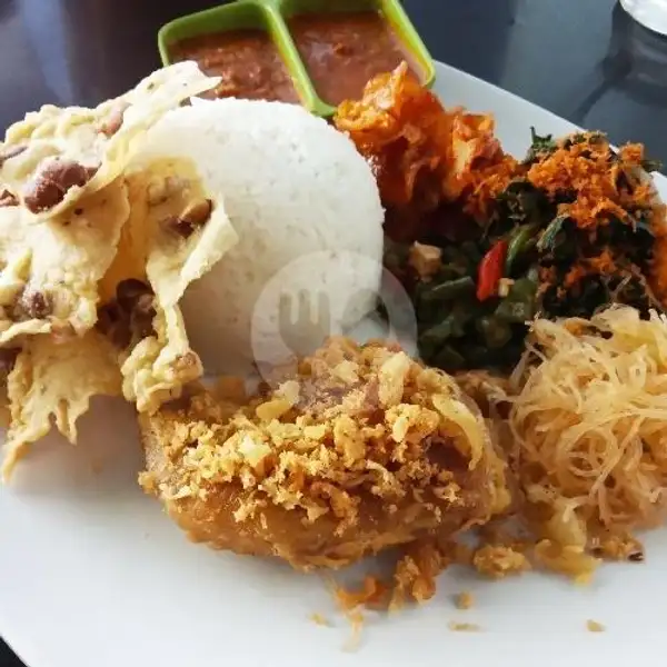 Nasi Urap Ayam Penyet Paha + Peyek | Ayam Penyet Jakarta, Dr Mansyur