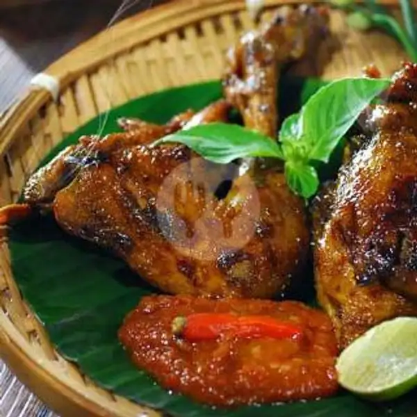 Ayam Bakar Madu + Es Teh | Warung Makan Sego Tiwul, Pulau Madura