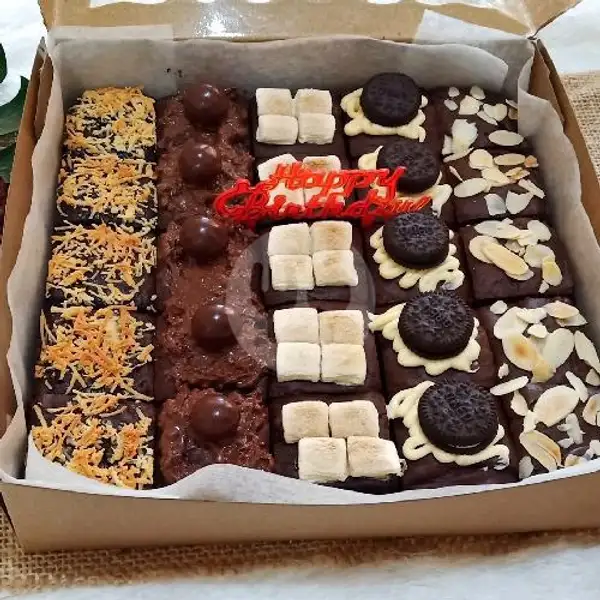 Brownies Potong 25 Pcs. Topping PREMIUM. | Blessed Brownies, Kenten