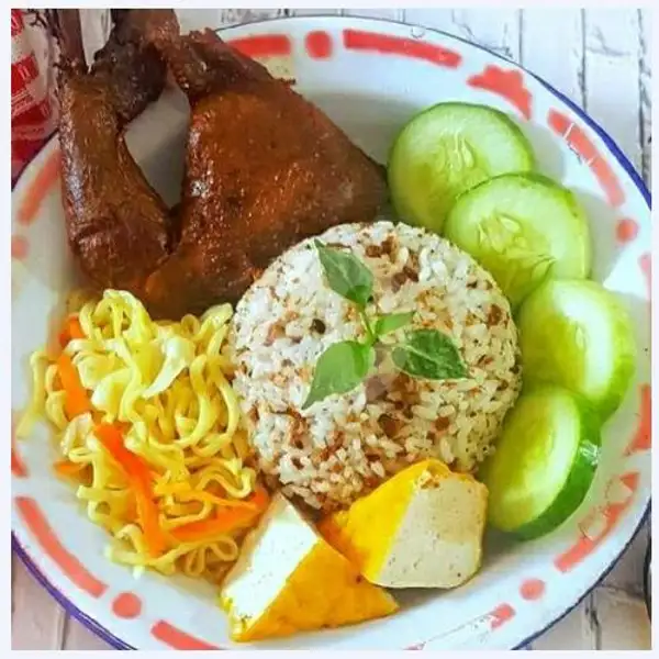 Nasi Mie Ayam Goreng | Kremes & Penyetan Cak Bass, Gubeng