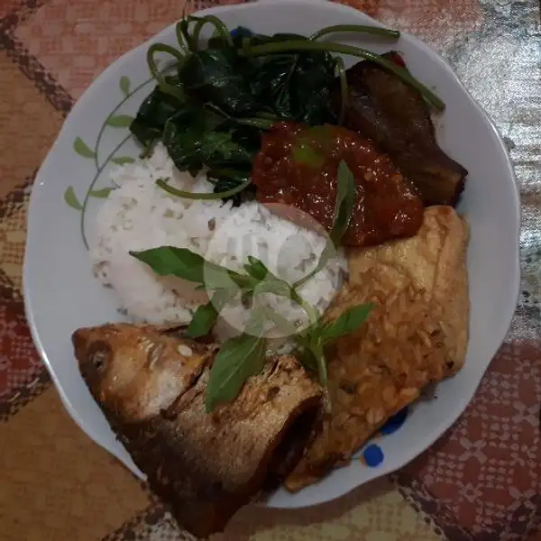 Penyetan Bandeng | Spicy Foods Ariska, Tegalsari
