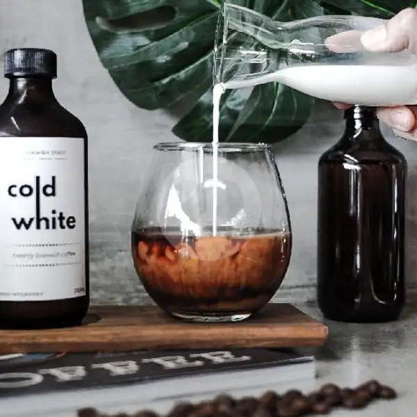 Cold White | Common Space Coffee And Bar, Nagoya