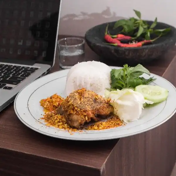 Paket Nasi Telur Serundeng | Ayam Rempah Pak Roto , Pogung Rejo