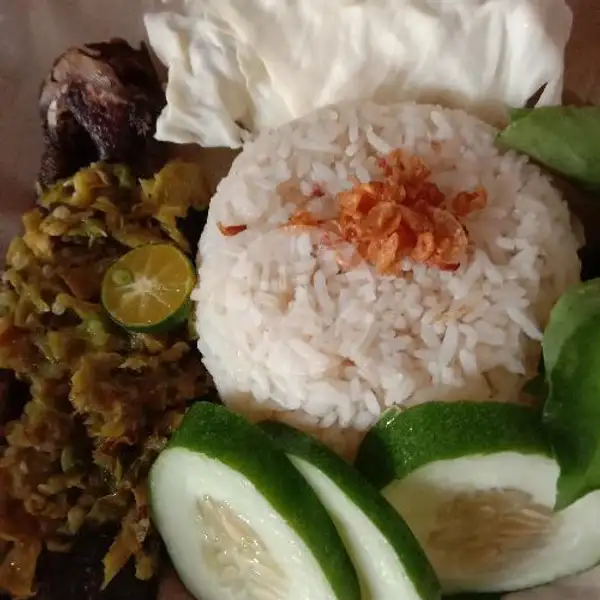 Lele Penyet Sambal Cebe Ijo + Nasi | Naufalita Resto & Cake, Jekan Raya