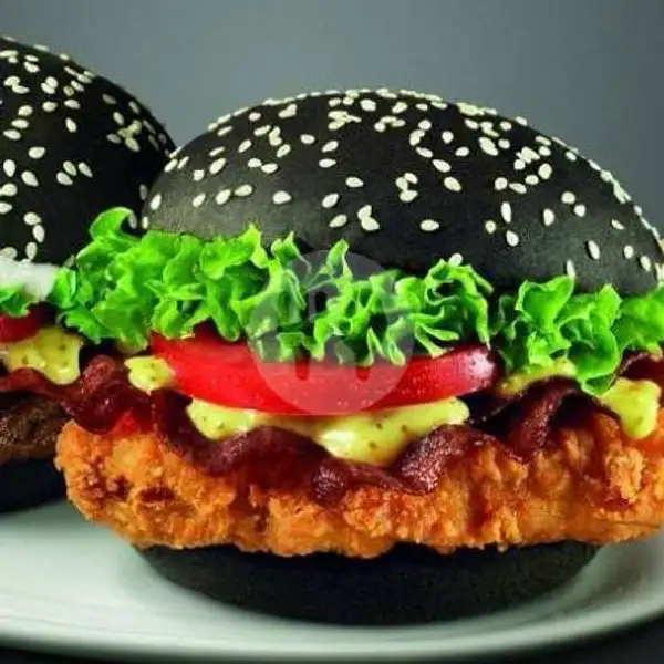 black burger daging ayam,sosis  dan keju | Mozzarella Kebab dan Burger Natasya