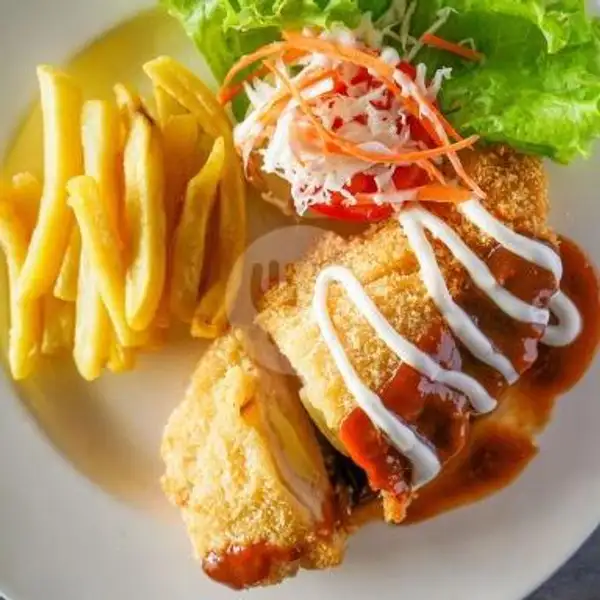 Chicken Mozarella  + French Fries & Salad | Solaria, Paragon City Semarang