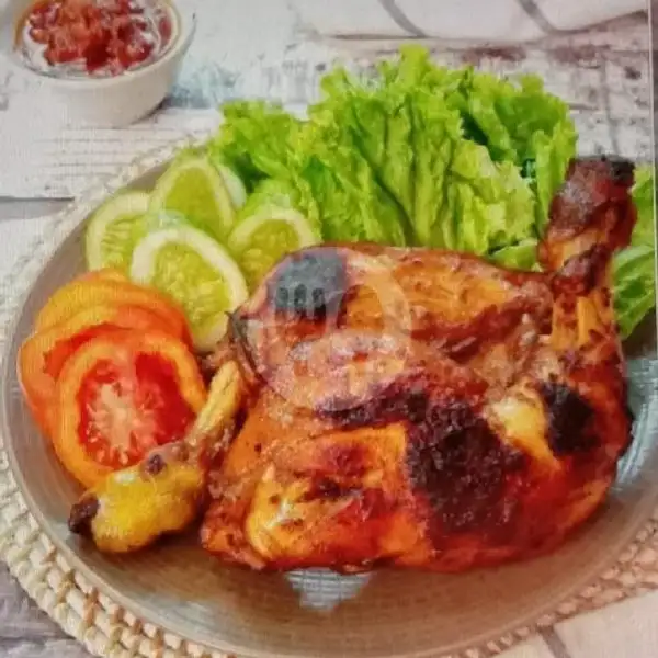Ayam Paha Goreng + Nasi + Sambal + Lalap | Pecel Lele Sriwedari, Medan Satria