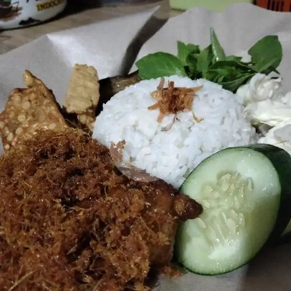 Ayam Goreng Laos Lalapan+ Nasi | Naufalita Resto & Cake, Jekan Raya